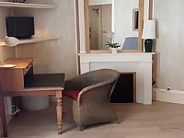Studio meublé avec cheminée Port Royal Paris 14°