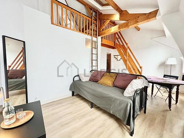 Studio meublé avec cheminée Paris 9°
