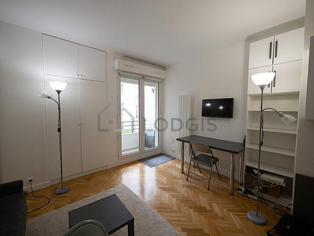 Studio meublé avec accès handicapé et ascenseur La Motte Picquet Paris 15°