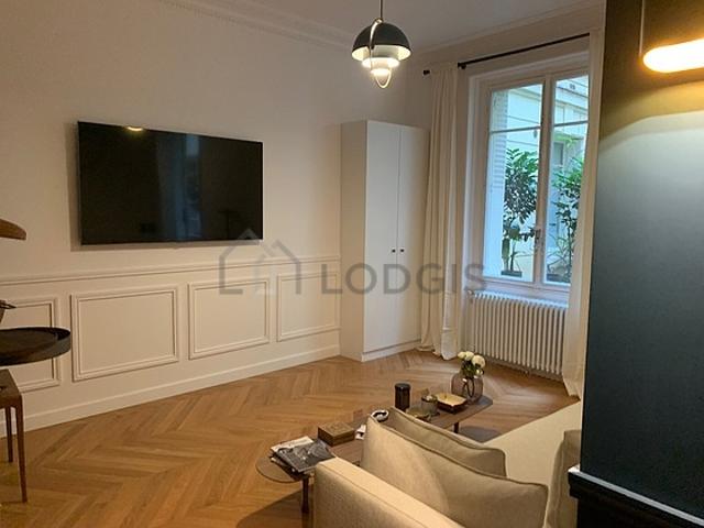 Studio meublé avec accès handicapé et concierge Champs Elysées Paris 8°