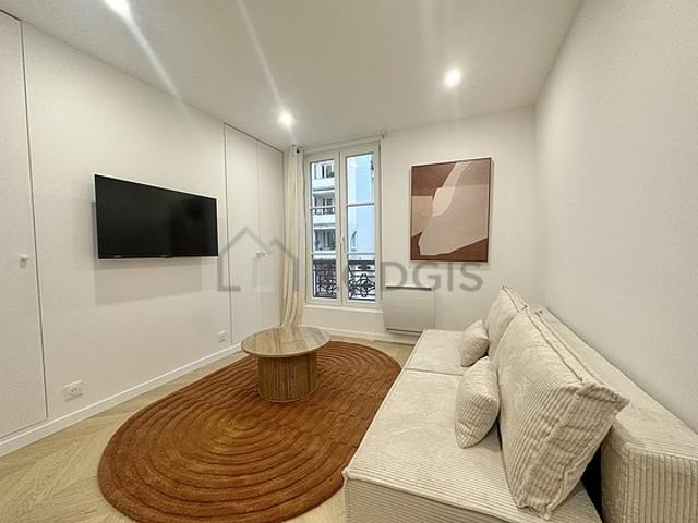 Studio meublé avec ascenseur et cave Batignolles Paris 17°