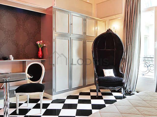 Studio meublé avec ascenseur et concierge Champs Elysées Paris 8°