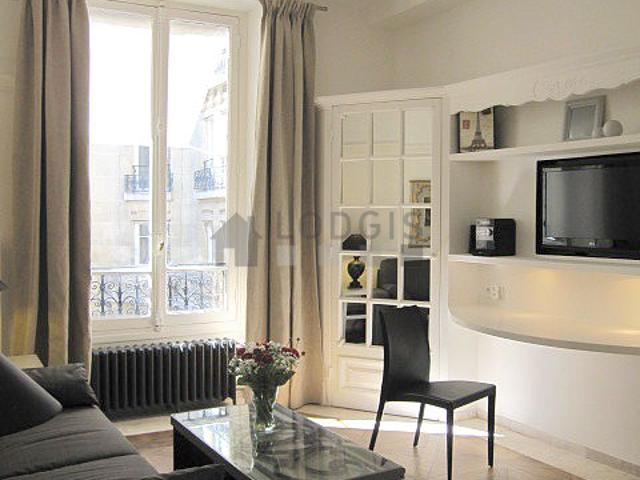 Studio meublé avec ascenseur et concierge Grands Boulevards Montorgueil Paris 2°