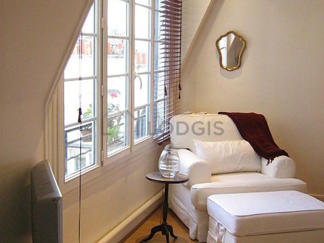 Studio meublé avec ascenseur et concierge Montmartre Paris 18°