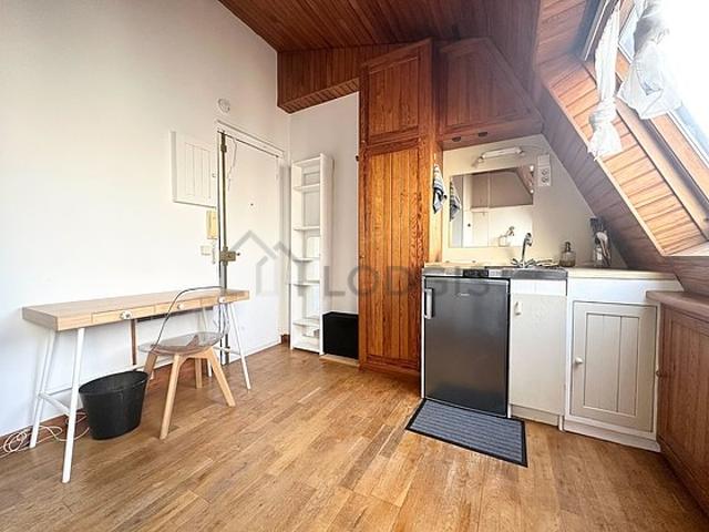 Studio meublé avec ascenseur et local à vélos Gare du Nord Paris 10°