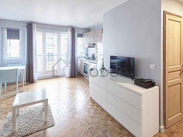 Studio meublé avec ascenseur La Motte Picquet Paris 15°