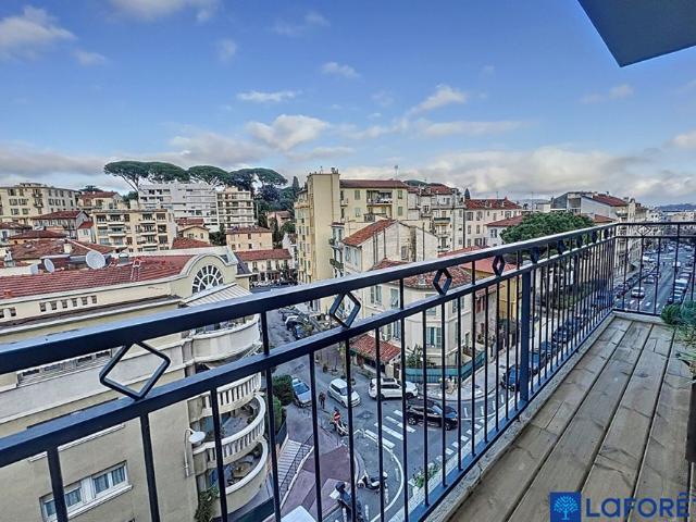 Studio meublé avec balcon au 5e étage