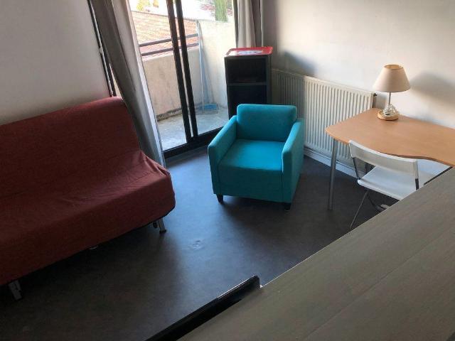 Studio meublé avec balcon et lave linge