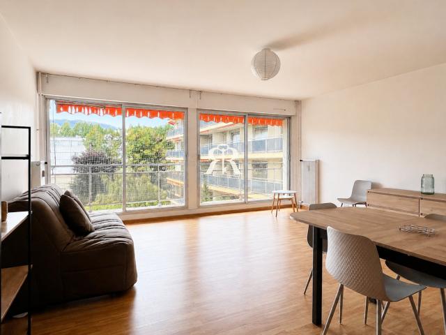 STUDIO MEUBLÉ AVEC BALCON ET PARKING SECTEUR LES SALINS / LIMITE CHAMALIÈRES
