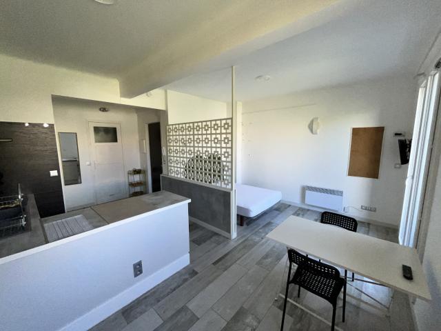 Studio meublé avec balcon Résidence sécurisée Rue Saint Pierre