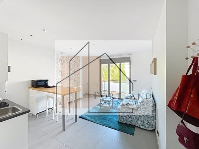 STUDIO MEUBLE AVEC BALCON