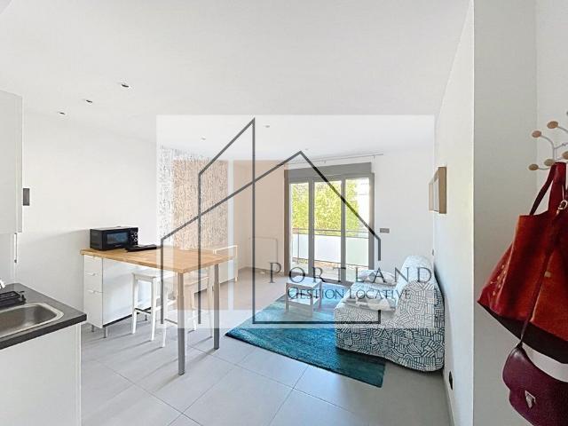 STUDIO MEUBLE AVEC BALCON