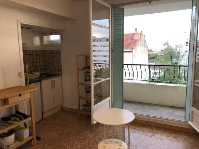 Studio meublé avec balcon