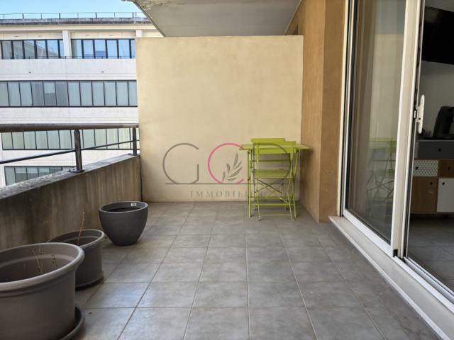Studio meublé avec belle terrasse