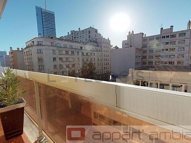 Studio meublé avec garage, terrasse et place de parking en option Lyon 6°