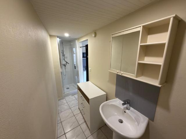STUDIO MEUBLÉ AVEC EXTERIEUR PROCHE DE LA GARE