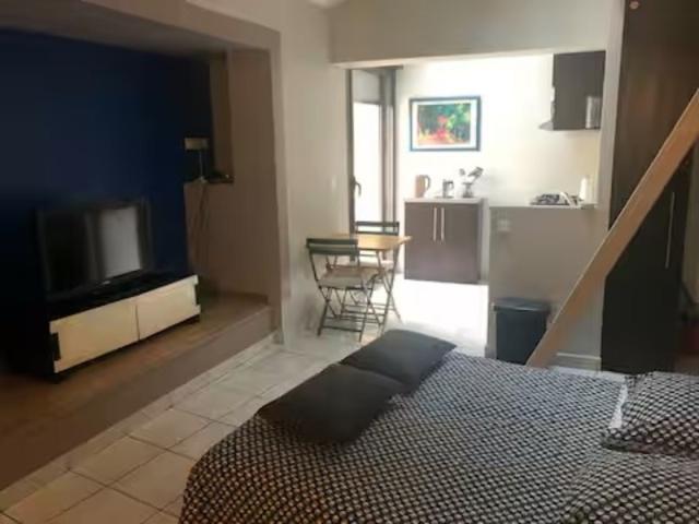 Studio meublé avec mezzanine et terrasse