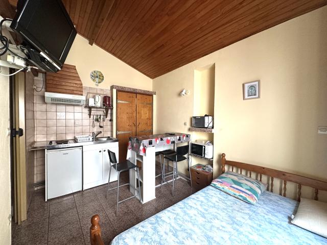 Studio meublé avec mezzanine 1er étage AMELIE LES BAINS Groupement Immobilier 66