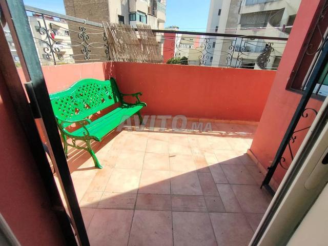 Studio meublé avec salon et terrasse à louer Mers Sultan