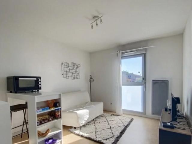 STUDIO MEUBLE AVEC STATIONNEMENT SAINT GENIS LAVAL
