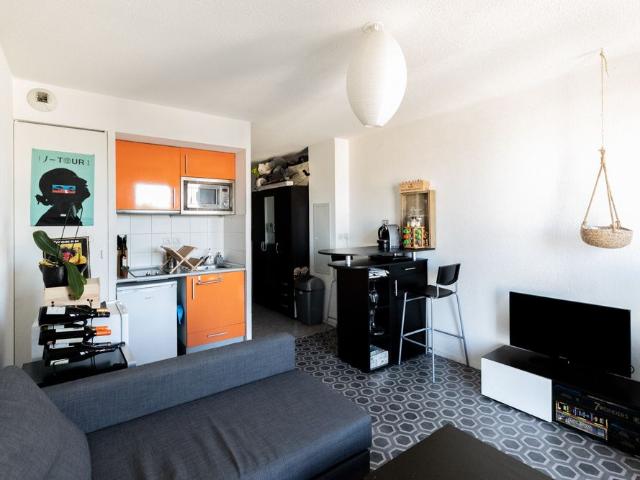 STUDIO MEUBLE avec parking en sous sol