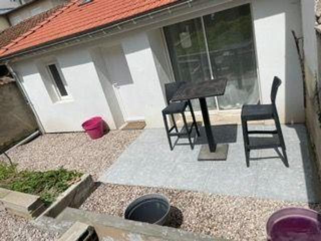Studio meublé avec terrasse