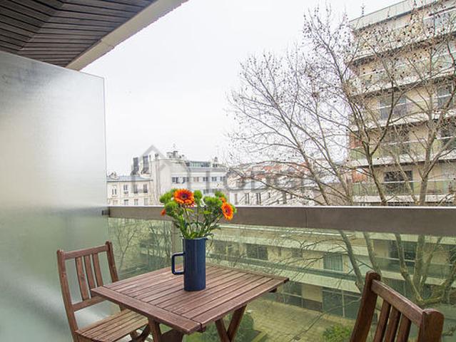 Studio meublé avec terrasse, ascenseur et concierge République Paris 11°