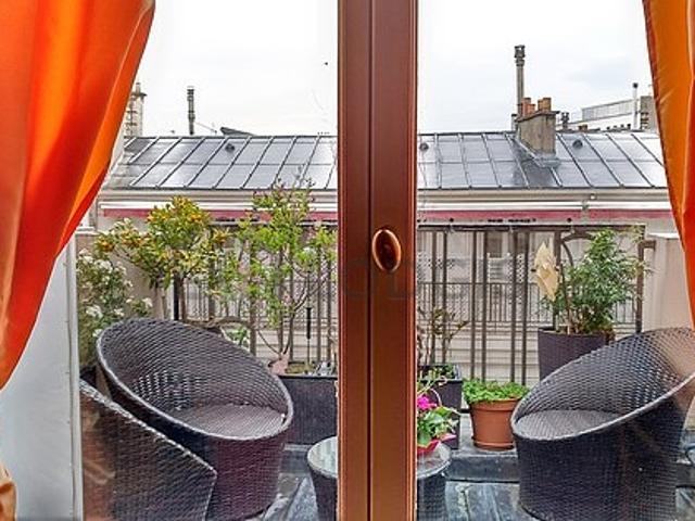 Studio meublé avec terrasse, ascenseur et place de parking en option Opéra Paris 9°