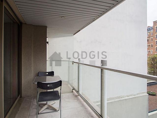 Studio meublé avec terrasse, ascenseur et place de parking en option Commerce Paris 15°