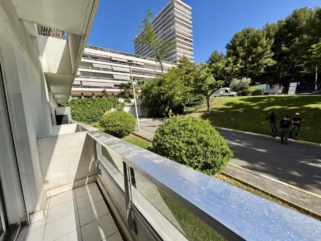 Studio meublé avec terrasse de 21m2 Résidence la Cadenelle | Berthoz Immobilier