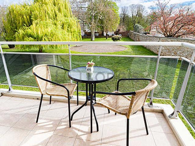 Studio meublé avec terrasse et ascenseur Évry Courcouronnes 91000