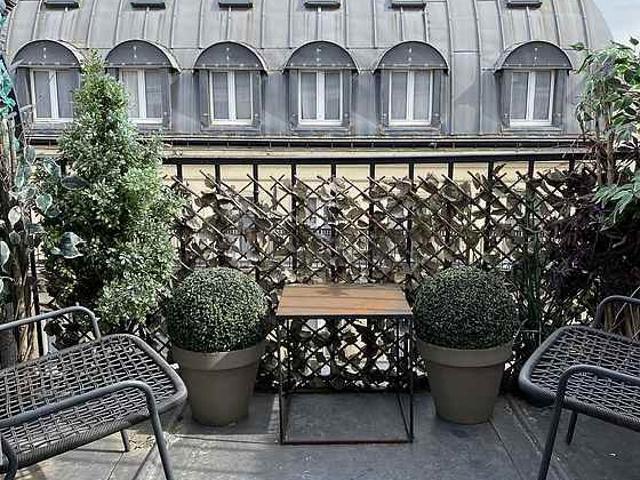 Studio meublé avec terrasse et ascenseur Grands Magasins Paris 9°