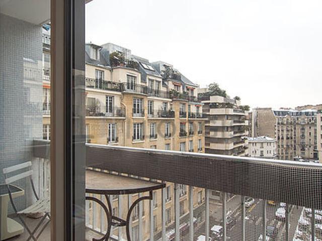 Studio meublé avec terrasse et ascenseur La Motte Picquet Paris 15°