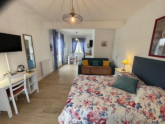 Studio meublé avec terrasse et place de parking en option Saint Côme De Fresne 14960