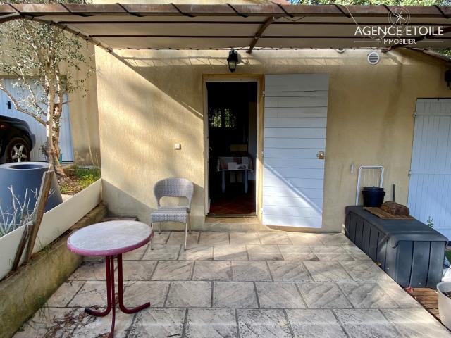 STUDIO MEUBLE Avec terrasse MEYREUIL Proche Aix