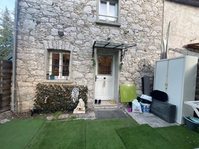 Studio meublé avec terrasse + parking