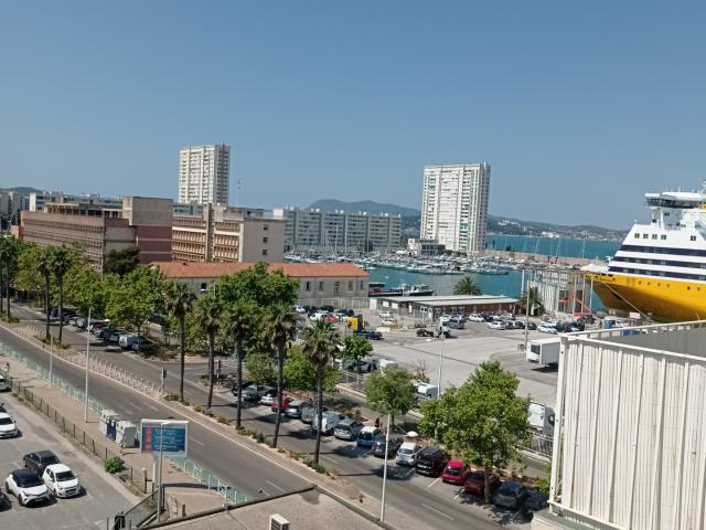 Studio meublé avec Terrasse vue Mer TOULON