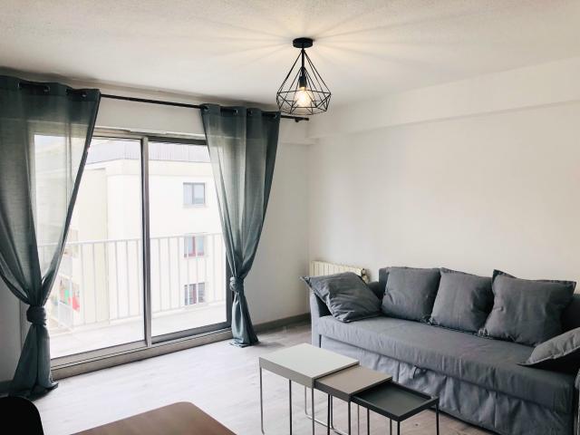 Studio meublé avec un balcon – Gare / rue d’Obernai