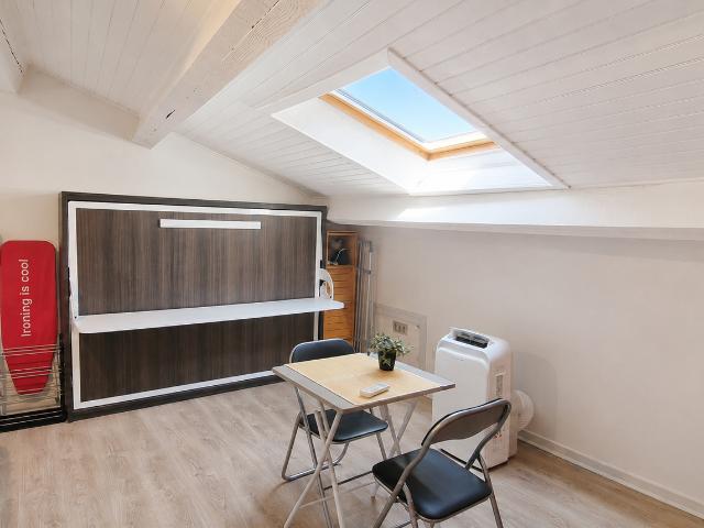 STUDIO MEUBLÉ A LOUER CENTRE VILLE AMELIE LES BAINS DERNIER ETAGE Groupement Immobilier 66