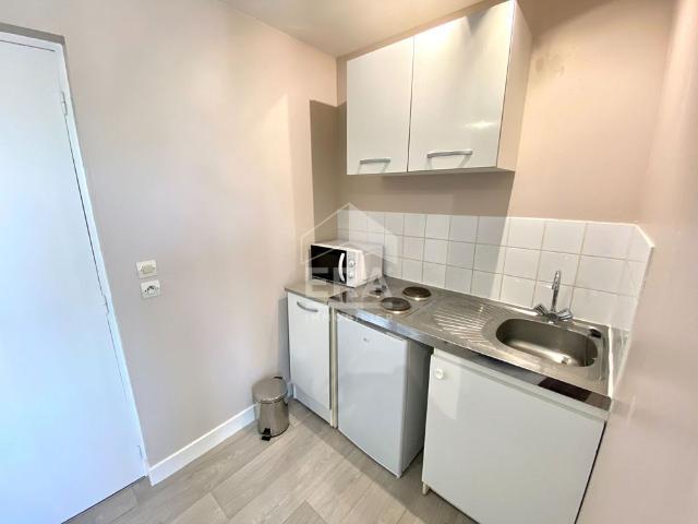 STUDIO MEUBLE A LOUER BLOIS REFAIT A NEUF, PROCHE CENTRE VILLE, LYCÉES ET ECOLES