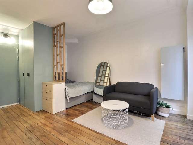 Studio meublé à louer en alcôve 19 m² Guy Môquet Paris