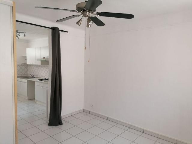 STUDIO MEUBLE A LOUER PORT LA NOUVELLE
