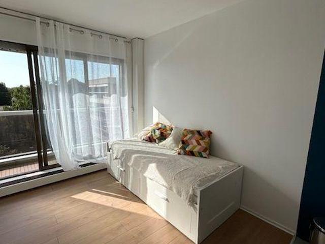 Studio meublé à louer. Refait à neuf, 4e étage