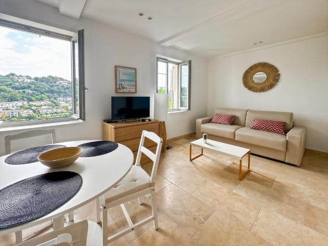 Studio Meublé à l'année de Charme au Cœur du Village de Biot