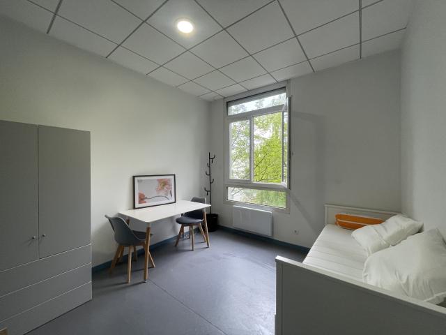 Studio meublé à neuf dans résidence sécurisée avec place de