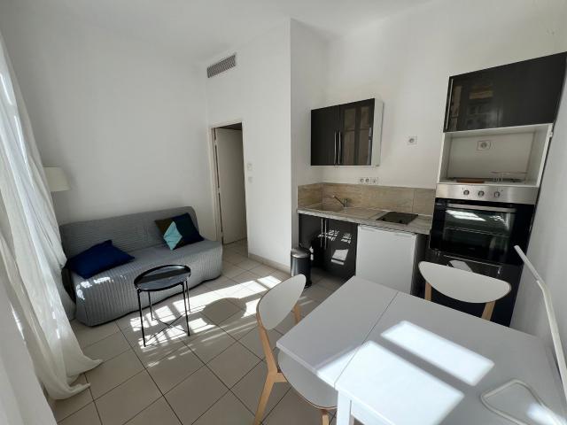 STUDIO MEUBLE ASCENSEUR RUE DE LA REPUBLIQUE 13002 MARSEILLE