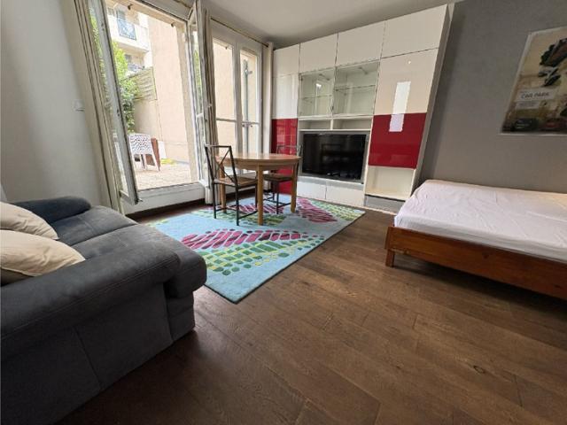 STUDIO MEUBLE BOUGIVAL AVEC JARDIN PRIVATIF