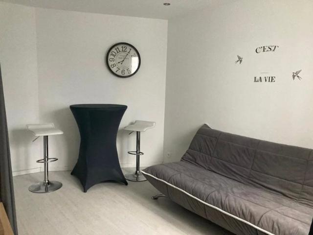 Studio meublé / Boulevard LAKANAL