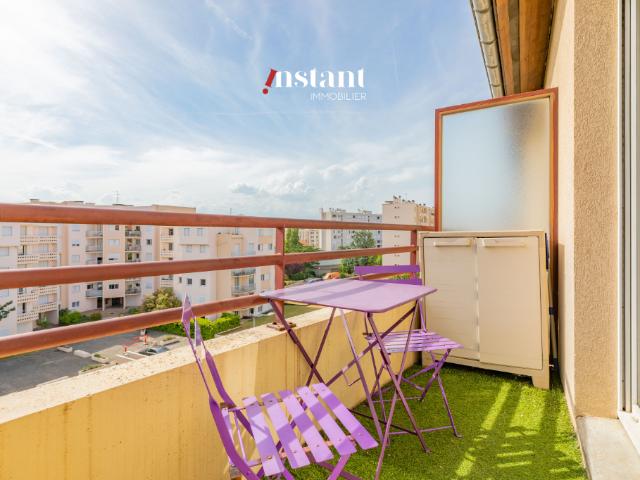 Studio meublé coeur Monplaisir avec balcon