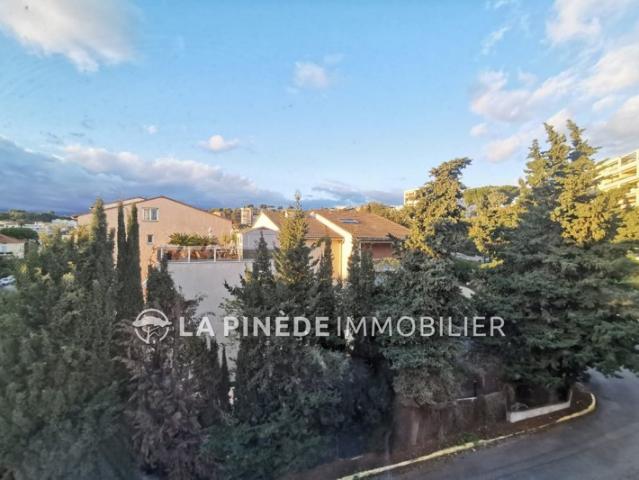 Studio meublé de 17,85m² au Val Fleuri avec vue dégagée. Entré